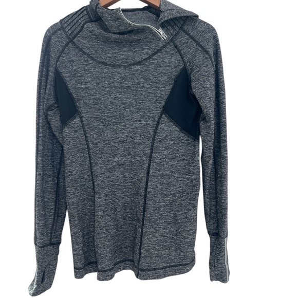 Lululemon Run Back On Track Pullover Heather Black Ponytail Hole Zipper Size 8 - Picture 10 of 10